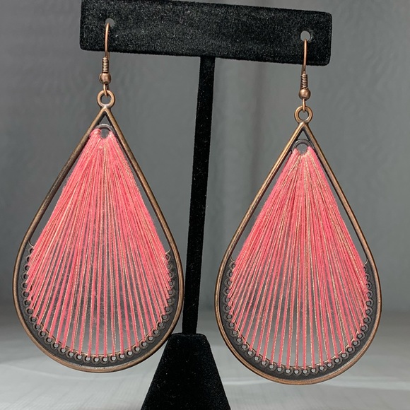 Jewelry - Pink Woven String Teardrop Earrings